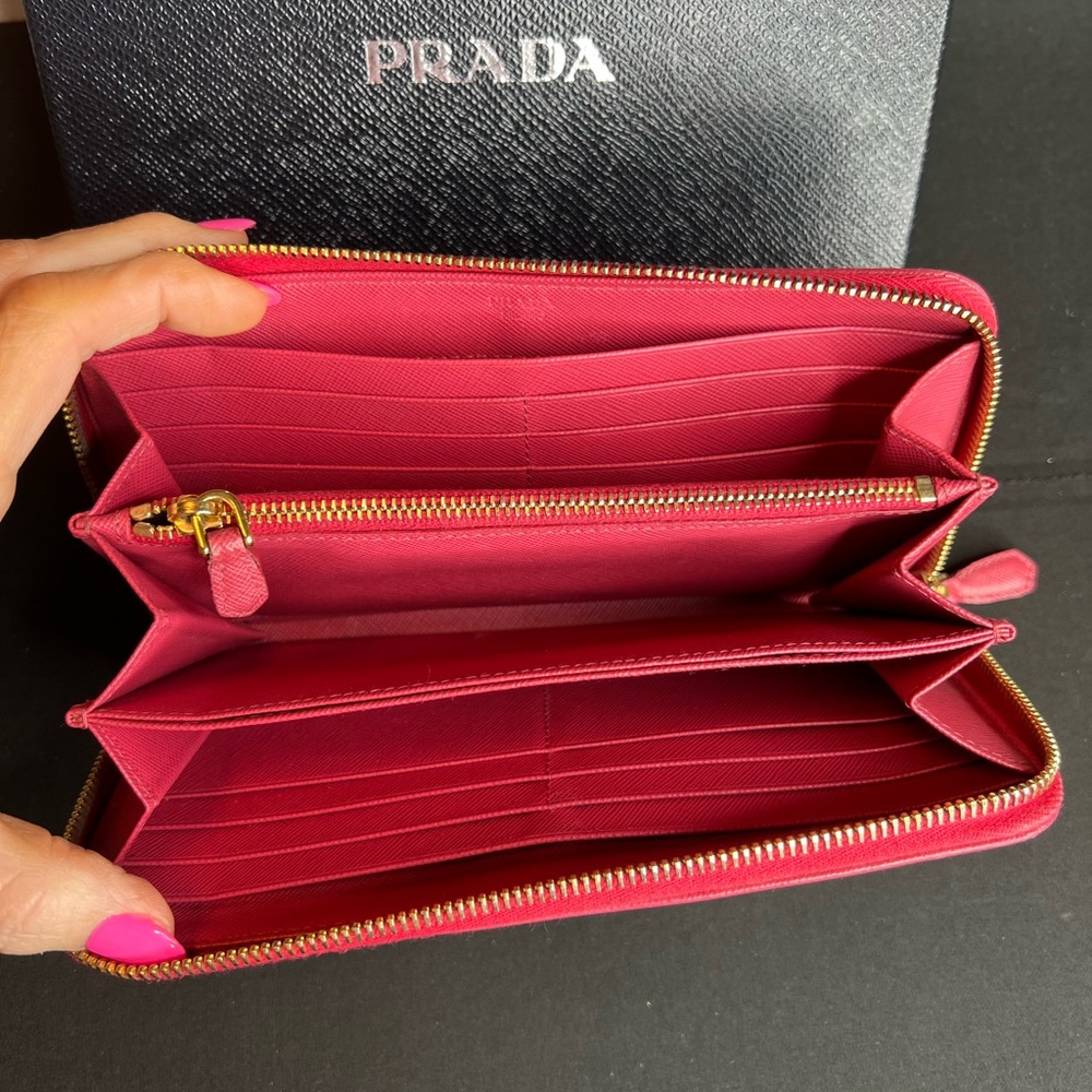 Authentic Prada wallet - Picture 4 of 6